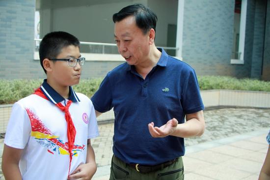 陶鸣副秘书长鼓励“思源•佑华教育移民班”受助学子