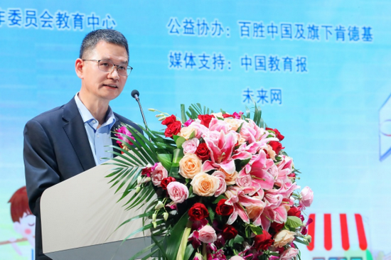(百胜中国肯德基品牌总经理黄进栓现场致辞)