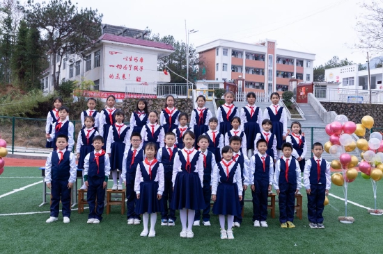 12月30日,“组希望之团 唱希望之歌”希望工程·希望合唱团2022年新年云音乐会成功举办。