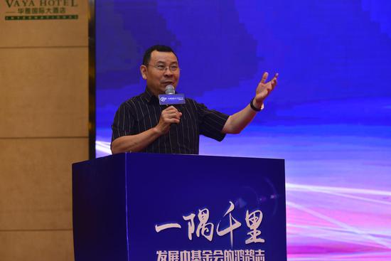 插图:徐永光,中国基金会发展论坛发起人、南都公益基金会理事长