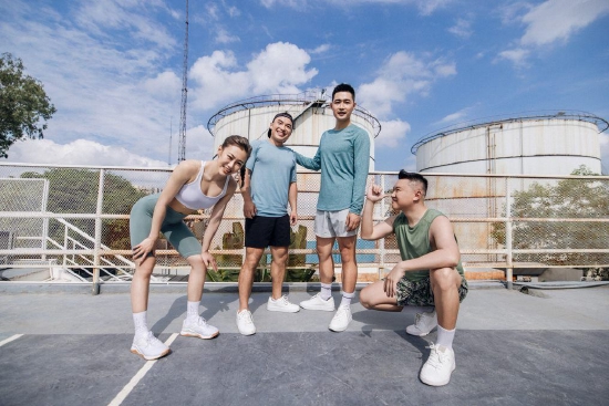 lululemon门店大使,从左到右:Tongtong、Nick、智龙、Jeremy