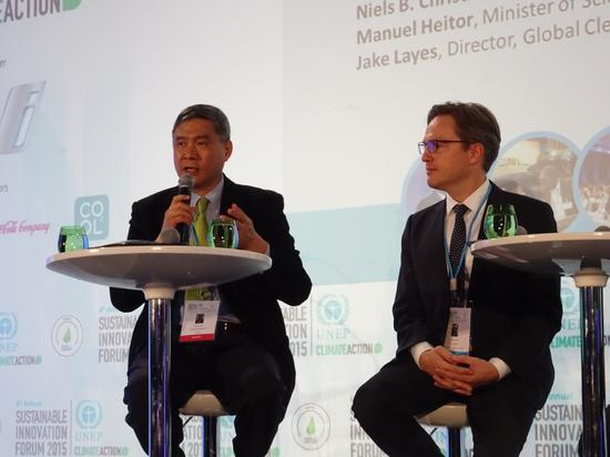 台达董事长海英俊(左一)参与SIF论坛，与多国政府官员、企业领袖对谈永续城市