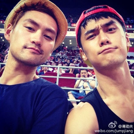 吴亦凡为公益号召脱衣秀 看明星的朋友圈里谁