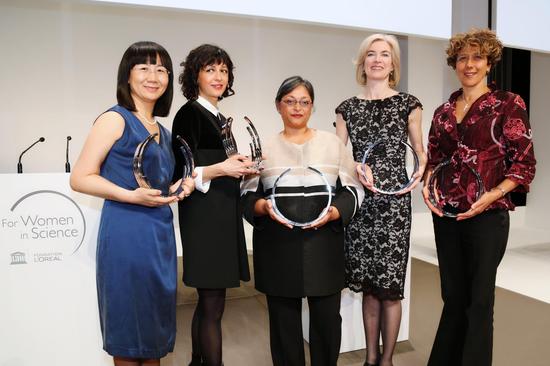第十八届欧莱雅—联合国教科文组织“世界杰出女科学家成就奖”获奖者合影