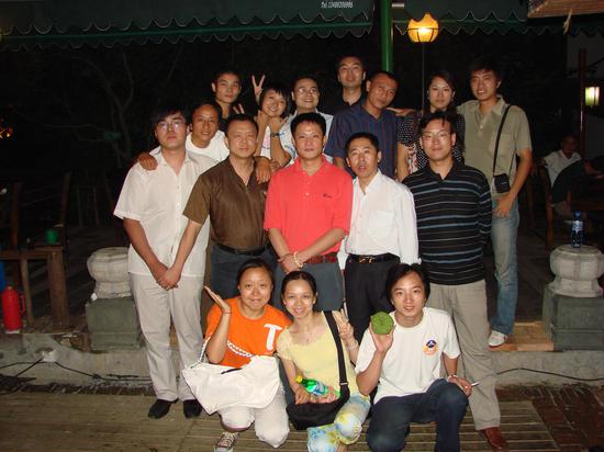 2007年,阿里巴巴发起的“杭州市反欺诈服务队”成立,这是部分志愿者在大会上合影