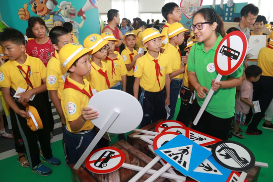 广汽丰田公益·安全行动致力于为孩子们普及交通安全知识