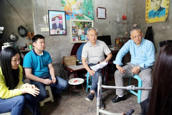 阿拉善SEE会员随候选人骆礼全走访当地