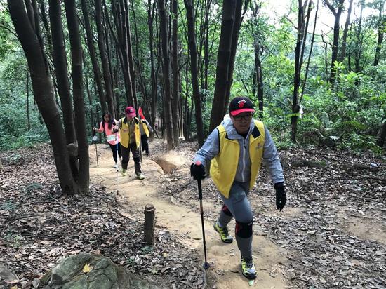 热心公益的高中生向雨天已连续三届参与公益徒步