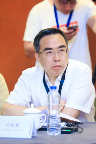 图片:(中国大熊猫保护研究中心党委副书记、常务副主任 张和民)