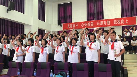 宁化七中2020级“思源佑华教育移民班”受助学子向捐赠人、老师们致敬