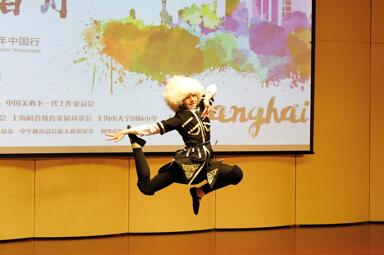 俄罗斯少年表演独舞《骑师》