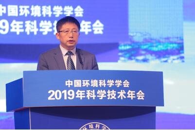 中国环境科学学会王志华秘书长主持开幕式