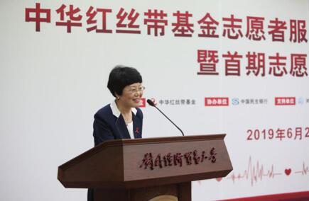 对外经济贸易大学党委副书记文君致辞。