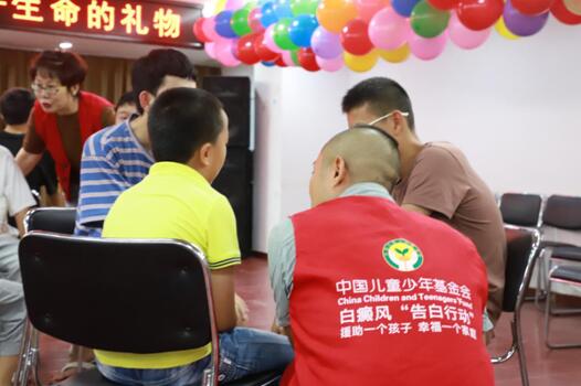 孩子们在孙锐老师和董婕老师的引导下,交流分享。