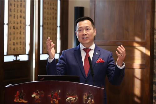 梅赛德斯-奔驰星愿基金管委会主席、北京梅赛德斯-奔驰销售服务有限公司高级执行副总裁李宏鹏分享星愿基金未来愿景与合作项目内容