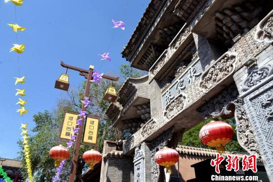 图为河口镇仿古建筑。 郭炯 摄