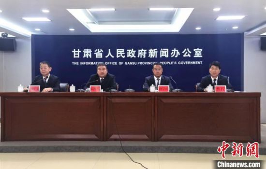 7月22日,《甘肃省人民政府关于新时代支持革命老区振兴发展的实施意见》政策解读新闻发布会在兰州举办。 闫姣 摄