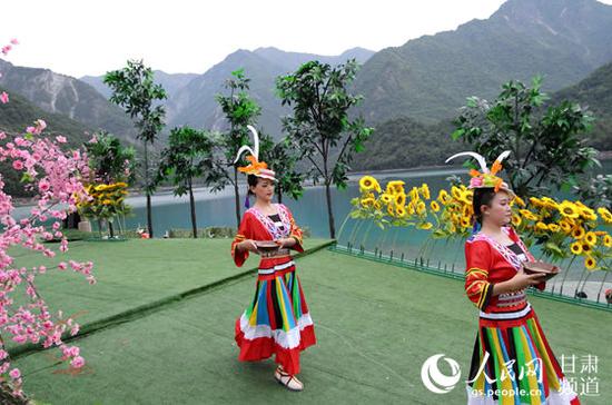 白马服饰非常美丽(刘海天 摄)