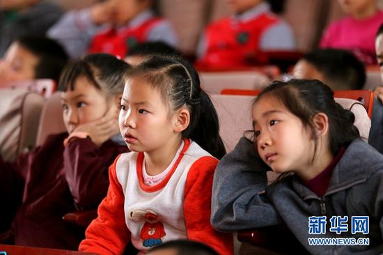 生动的美学启蒙课,让小学生们听的如痴如醉。