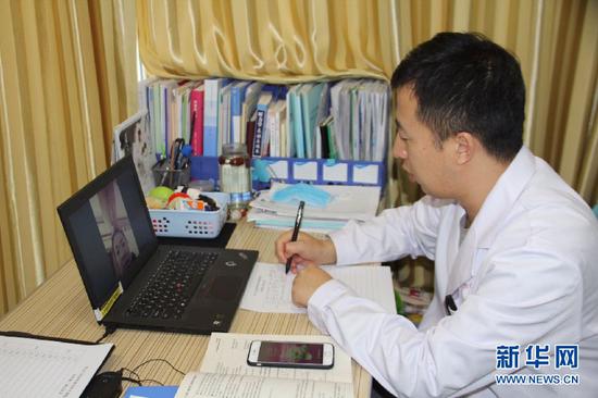 言语矫治师正在工作。受访者供图