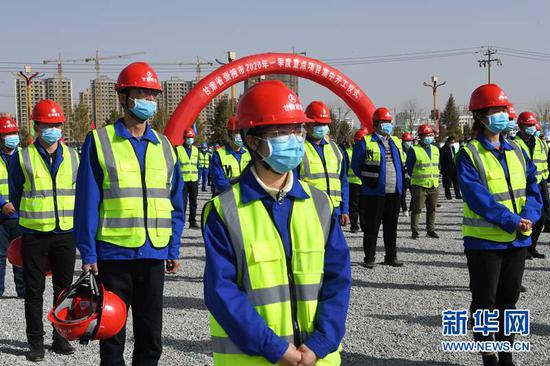 这是3月23日拍摄的甘肃省张掖市2020年一季度重点项目集中开工仪式现场。 新华社记者 范培珅 摄