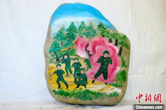山地搜索。 侯崇慧 摄