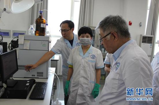 庞国芳院士对研究院工作人员进行现场指导