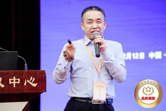 (中升乙源建设工程有限公司董事长陈大顺发表讲话)
