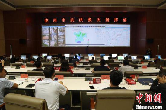 2020年8月18日,陇南市大数据中心汇聚各类数据,精准指挥。(资料图) 卢世祺 摄