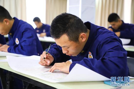 识图用图考核。新华网发 (张雷 摄)
