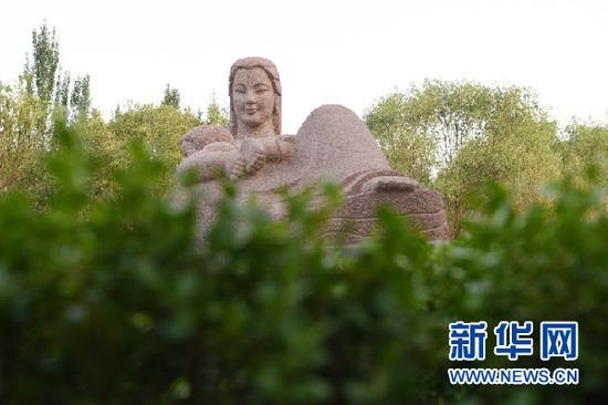 这是5月8日拍摄的“黄河母亲”雕塑。新华社记者 范培珅 摄
