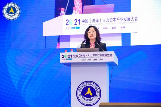 中国人民大学财政金融学院教授、信用管理学科带头人 吴晶妹