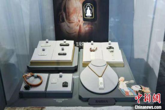 “玉见敦煌”分为六大系列:飞天系列、千佛系列、九色鹿系列、重工花丝系列、十二星宫系列、金银错系列 玉顺行供图