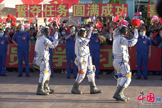 6月17日,神舟十二号载人飞行任务航天员乘组出征仪式现场。中国网记者 杨佳摄影