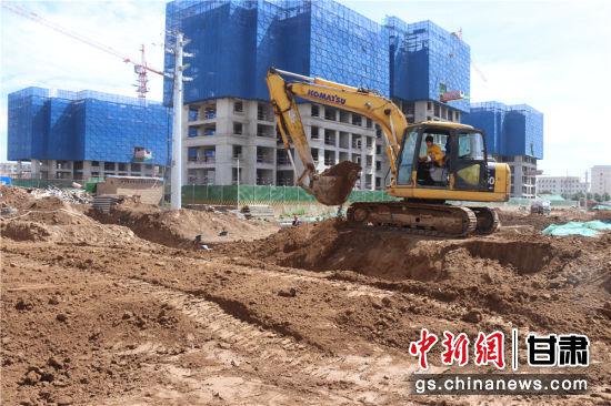 图为顺化东路施工现场。
