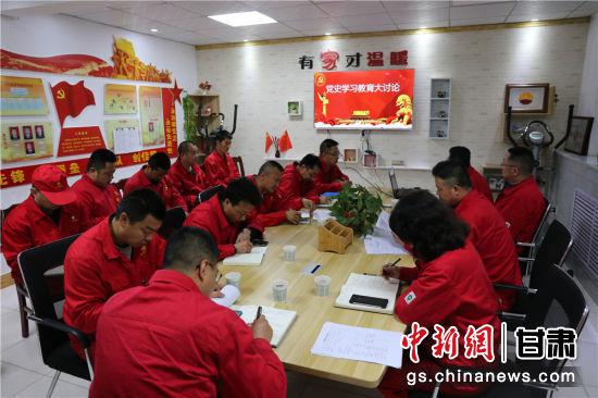 锚定高质量发展目标,从百年党史中传承艰苦奋斗的精神,汲取智慧和力量,把学习成效转化为高质量发展的强大动力。