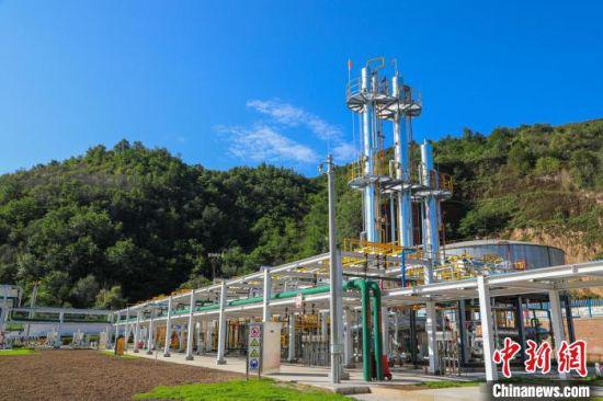 伴生气综合回收利用实现了减排、节能、低碳、增效四重效益。 张鹏飞 摄