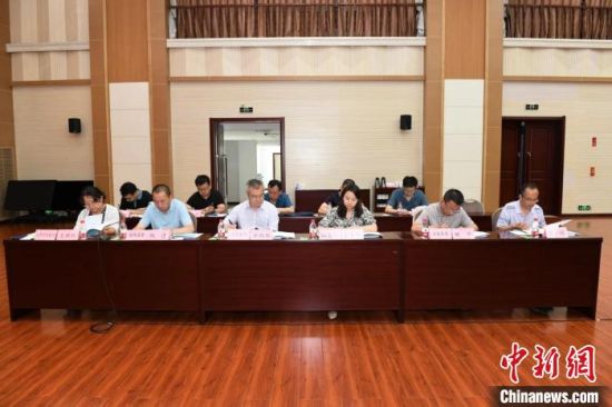 图为甘肃高院召开的“点对点”在线诉调对接工作联席会现场。 王智慧 摄