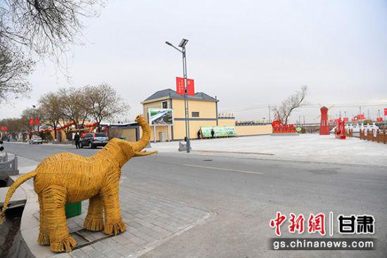 图为普家庄村新建广场。杨艳敏 摄