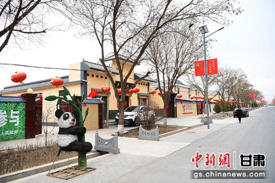 图为普家庄村新建道路。杨艳敏 摄