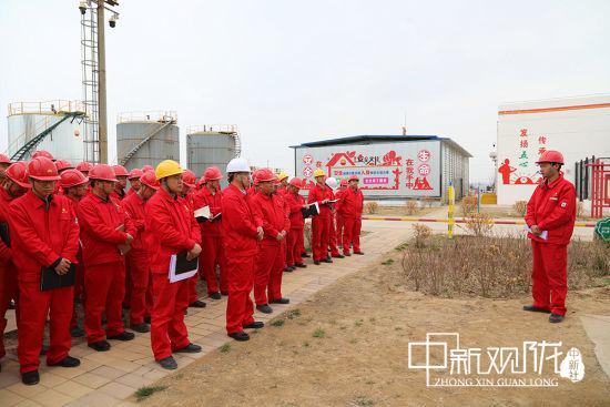 长庆采油二厂组织各采油单位在温台作业区召开安全隐患整治现场会。