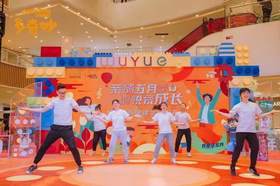 图为武进站发布会舞蹈表演。
