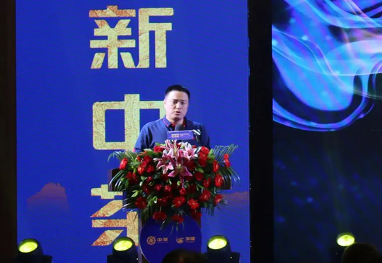 ▲中茶厦门公司总经理助理王森公布中秋新品订货政策