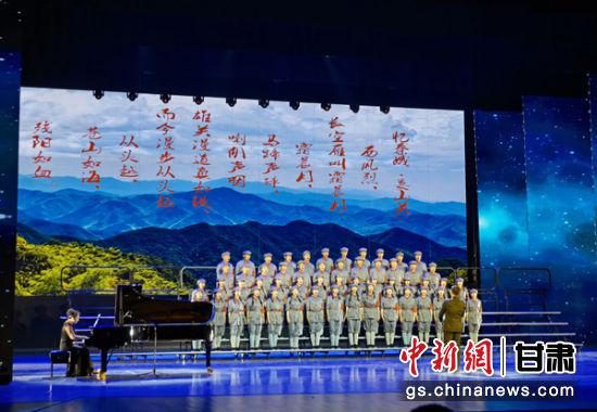 图为演出现场。