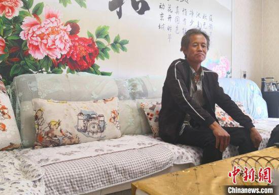 图为平川区共和镇毛卜拉村村民赵明全的新家整洁舒适。