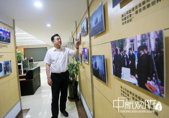 杜建泉介绍企业发展情况。高展 摄