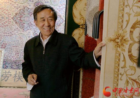 李纯兴介绍,每一块地毯都有不同的内容