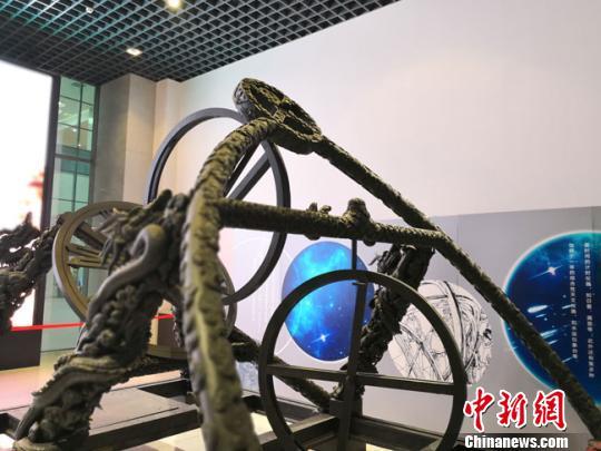 图为展出的当时最先进的天文装置——简仪,领先世界300余年。 李亚龙 /摄