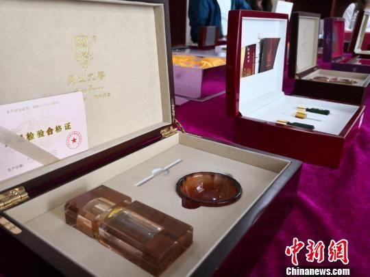图为永登县企业研发的玫瑰花系列产品。 杜萍 摄