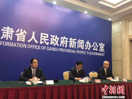 5月24日,甘肃省政府新闻办公室召开发布会通报,今年一季度,中国“镍都”金昌市万元工业增加值用水量下降5.48%,工业固废综合利用率达到30.2%,工业绿色发展成效明显。 徐雪 摄